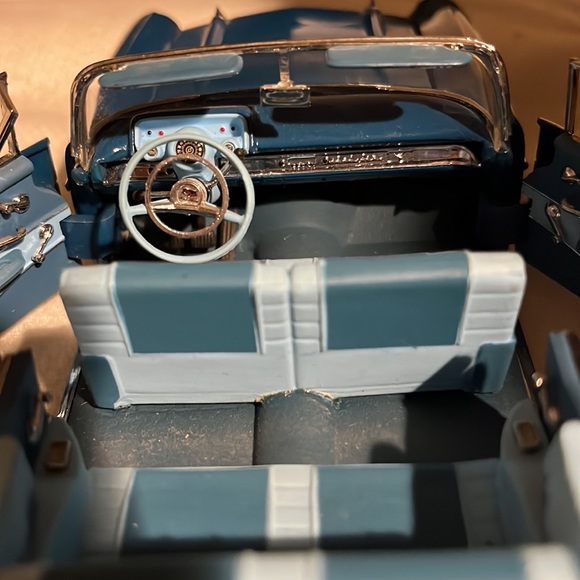 The Danberry mint 1957 Chevrolet Bel Air convertible - Picture 3 of 6